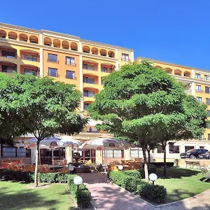 Paradise Park Aparthotel